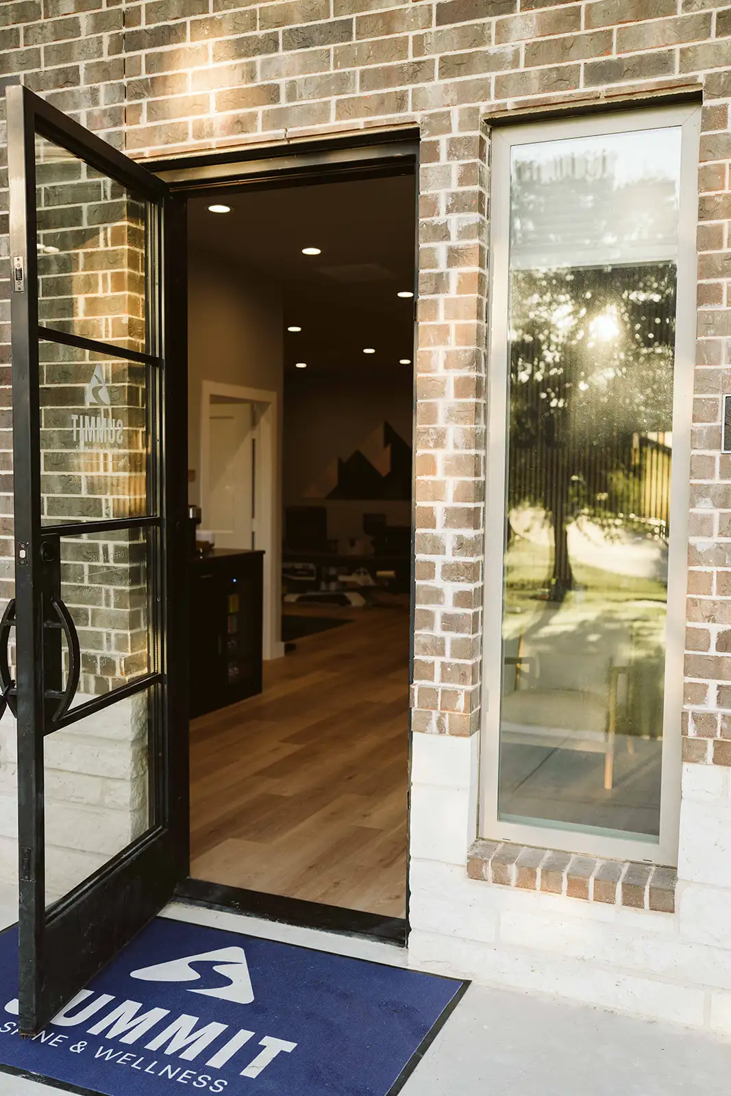 Open entrance to Summit Spine & Wellness in Colleyville