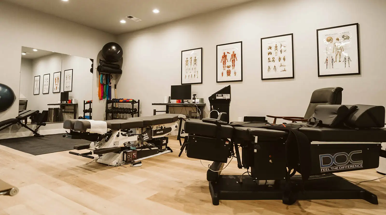 Treatment tables and rehabilitation equipment in the Summit clinic